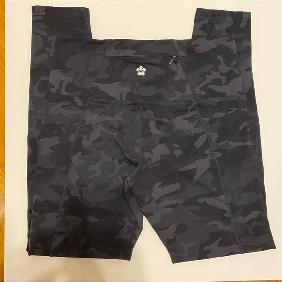 TUFF ATHLETICS - Black/Grey Camo Leggings - Picture 2 of 6